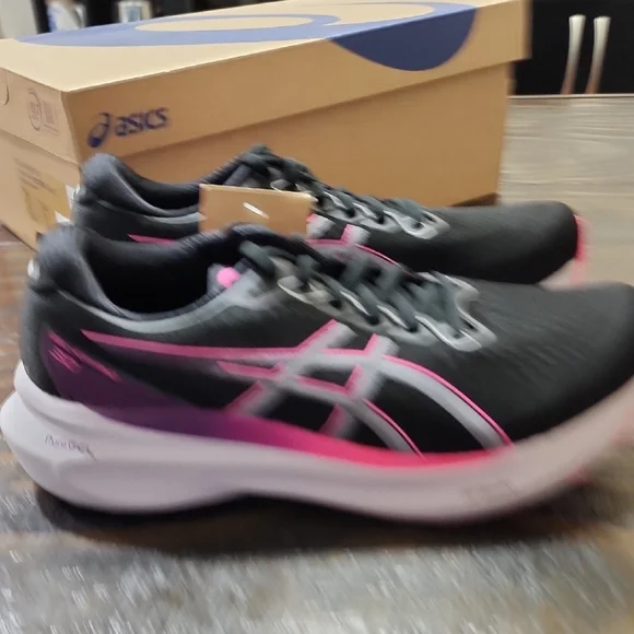 ASICS Women's Black and Pink Running Shoes - Picture 4 of 5